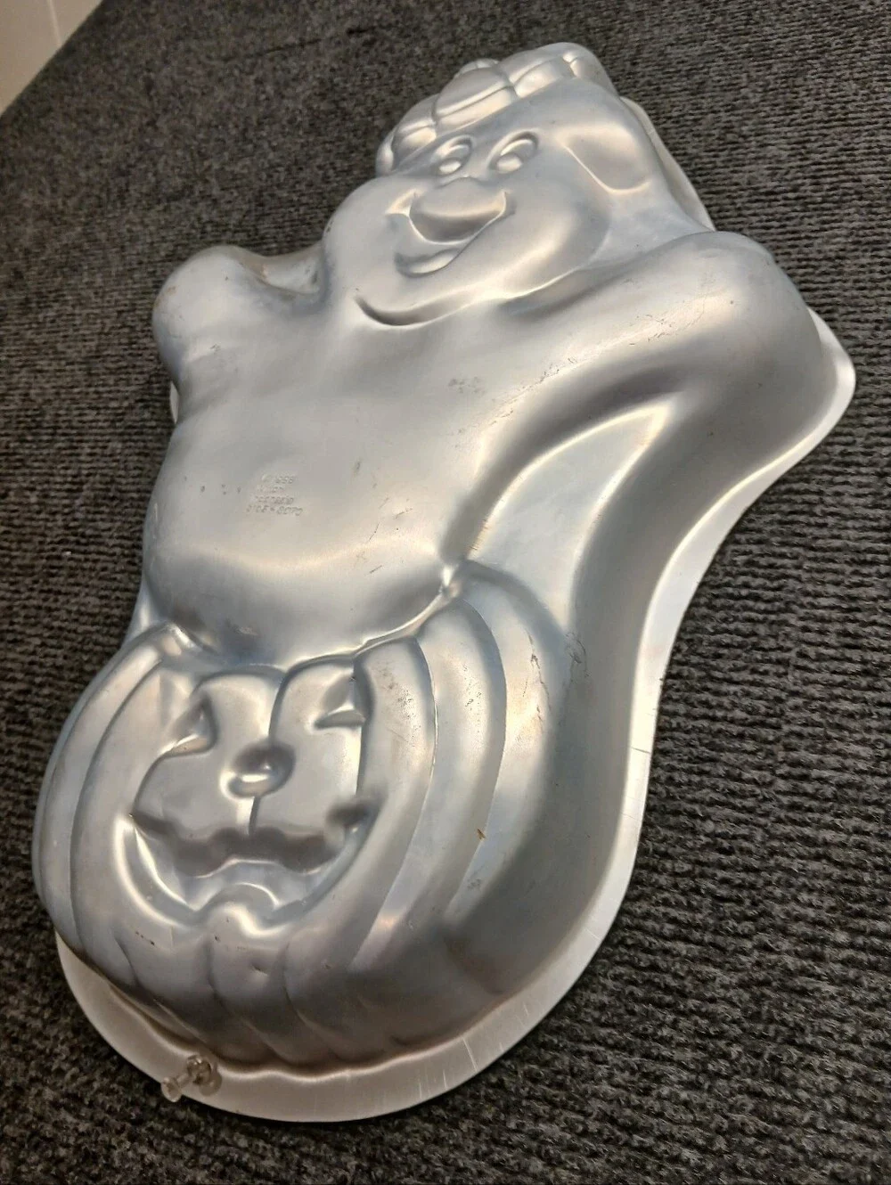 VTG 1998 Wilton Cast Aluminum Cake Pan 